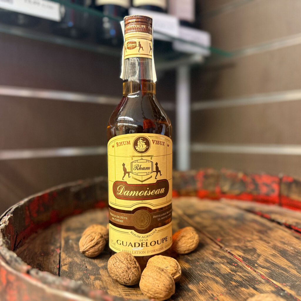 Damoiseau. Ron viejo de Guadalupe. Despensa del Ebro.