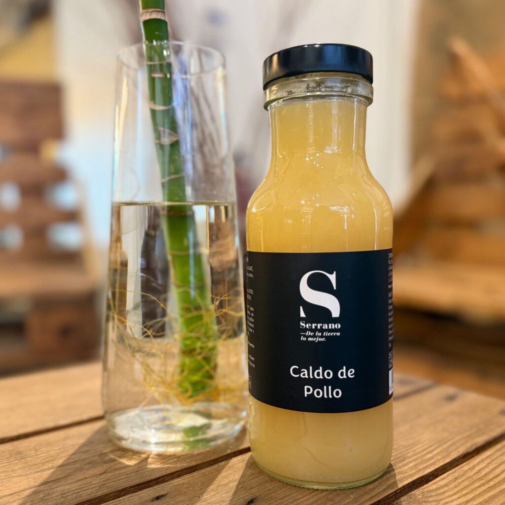 Serrano, caldo de pollo. Despensa del Ebro.